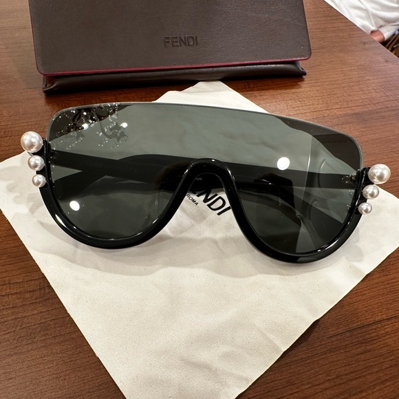 Fendi FF0296s irregular-frame sunglasses AUTHENTIC! - Picture 3 of 14